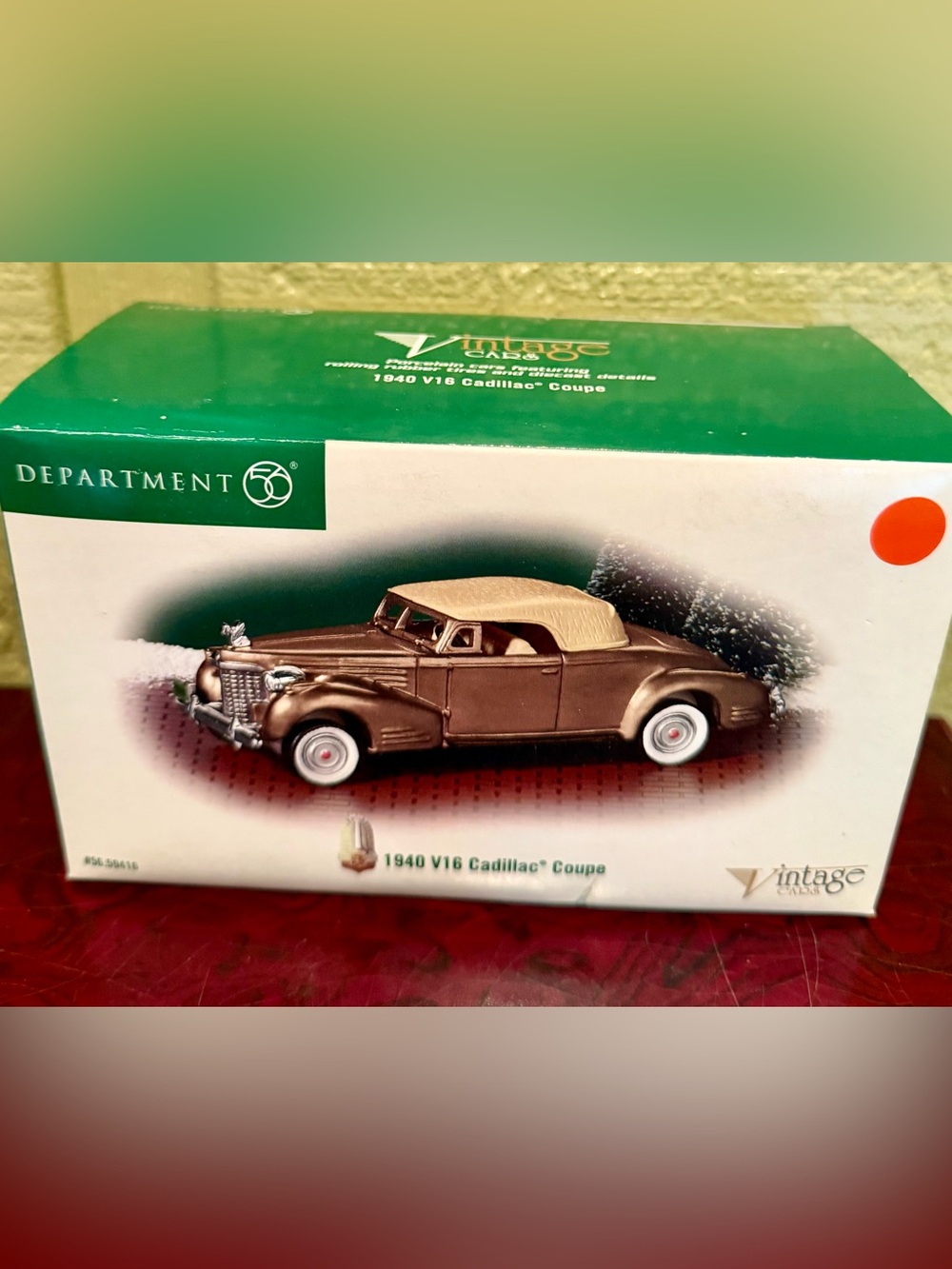 Department 56 Christmas In The City Vintage Cars– 1940 V16 Cadillac Coupe #59416